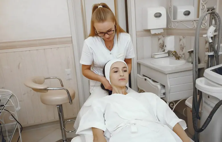 Çivril Güzellik Salonu Tavsiyesi: Kadınların En Çok Tercih Ettiği 5 Uygulama